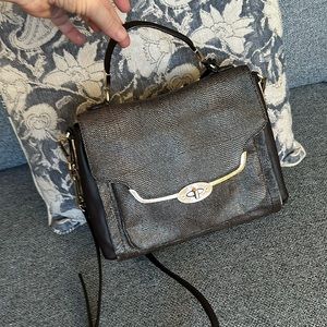 Cute Coach Purse EUC. Dresses up jeans 🤩